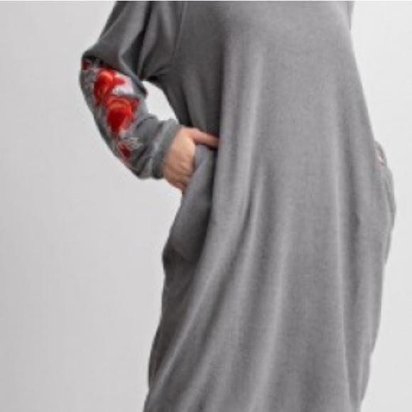 Easel Embroidered Sleeve Dress - Picture 4 of 4